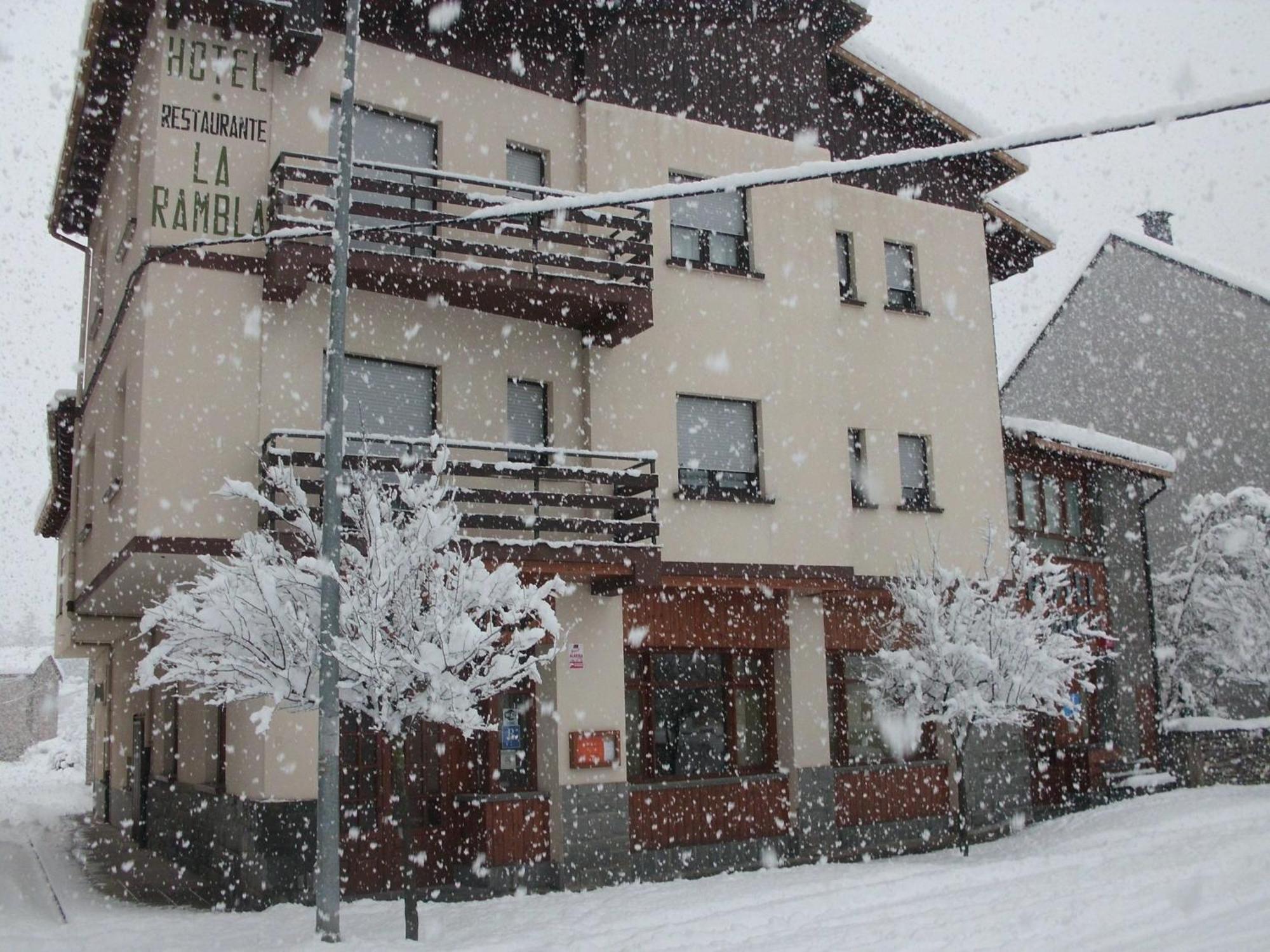 Hotel La Rambla Biescas  Exterior photo