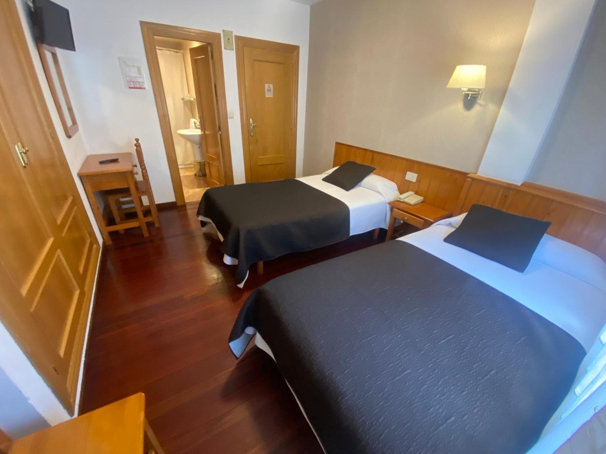 Hotel La Rambla Biescas  Exterior photo