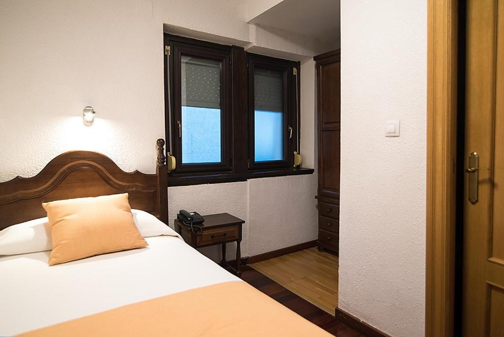 Hotel La Rambla Biescas  Exterior photo